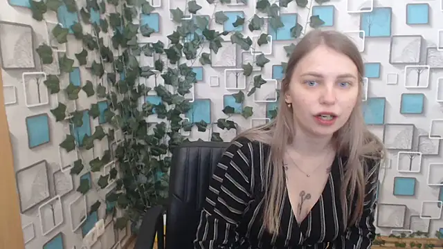Snapshot of klerkarina chatting on March 23, 2025, 6:05 am klerkarina online show from March 23, 2025, 6:05 am