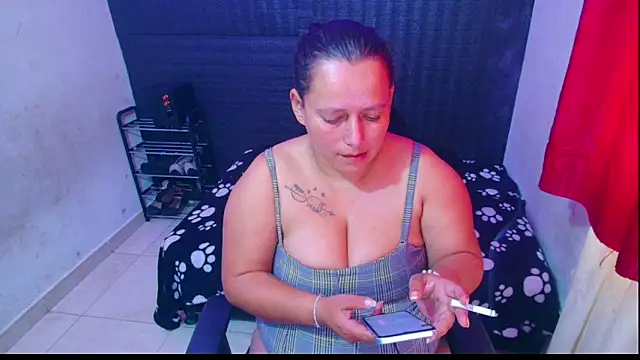 Snapshot of Diana_Lozano chatting on March 12, 2025, 1:19 pm Diana Lozano online show from March 12, 2025, 1:19 pm