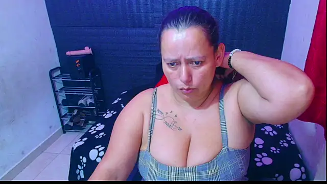 Snapshot of Diana_Lozano chatting on March 12, 2025, 10:16 am Diana Lozano online show from March 12, 2025, 10:16 am