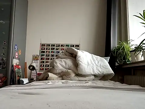 Snapshot of tididi1986 chatting on December 28, 2024, 12:45 pm tididi1986 online show from December 28, 2024, 12:45 pm