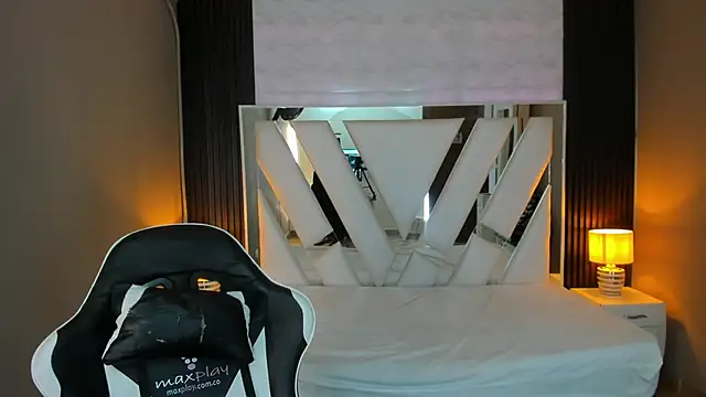 Linda4Petite online show from March 25, 2026, 6:18 pm