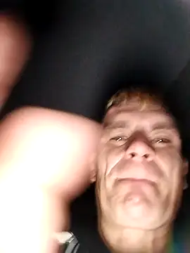 Snapshot of Robertino21cm chatting on November 3, 2025, 9:29 pm Robertino21cm online show from November 3, 2025, 9:29 pm