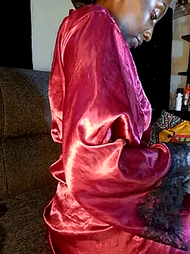 lynnkatrina online show from April 14, 2026, 4:06 am