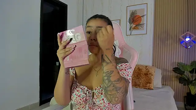 CameronCollins  online show from December 3, 2025, 7:35 pm