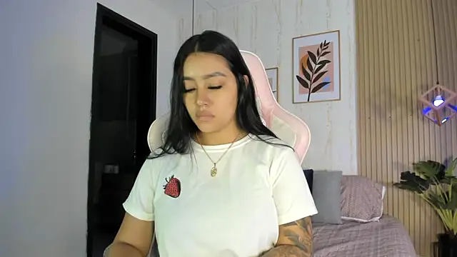 CameronCollins  online show from October 10, 2025, 7:58 pm