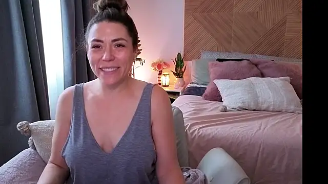Ellie-L-Elizabeth online show from June 15, 2026, 11:04 pm