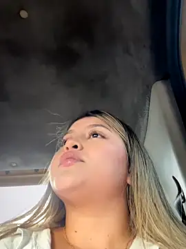 lunablossom  online show from September 27, 2025, 9:10 pm