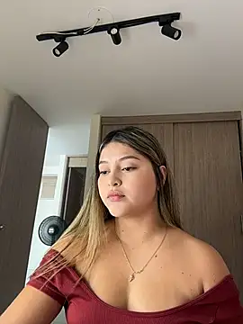 lunablossom  online show from March 21, 2026, 6:01 pm