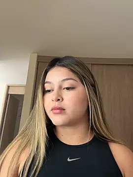 lunablossom  online show from October 11, 2025, 6:53 pm