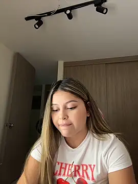 lunablossom  online show from March 8, 2026, 2:04 am