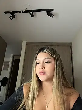 lunablossom  online show from February 22, 2026, 10:55 pm