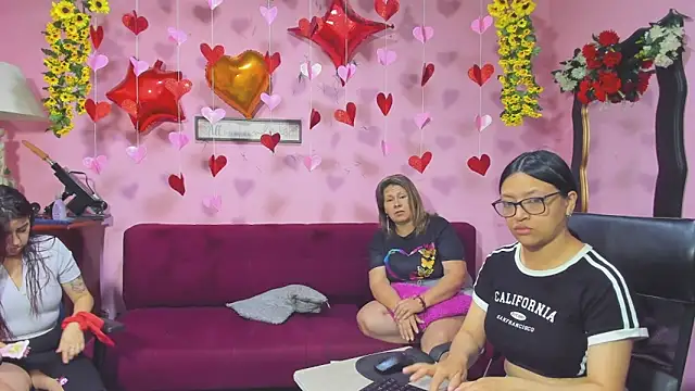 lesbiancuple online show from February 7, 2026, 12:02 pm
