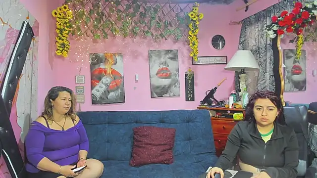 Snapshot of lesbiancuple chatting on April 25, 2026, 12:19 pm lesbiancuple online show from April 25, 2026, 12:19 pm