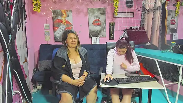 Snapshot of lesbiancuple chatting on May 27, 2026, 12:12 pm lesbiancuple online show from May 27, 2026, 12:12 pm