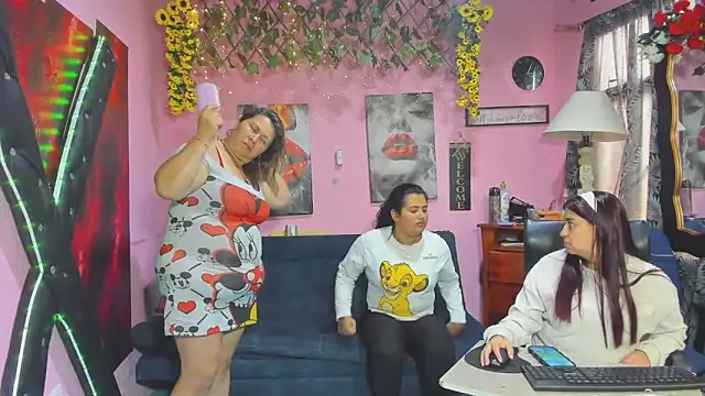 lesbiancuple online show from April 2, 2026, 12:45 pm