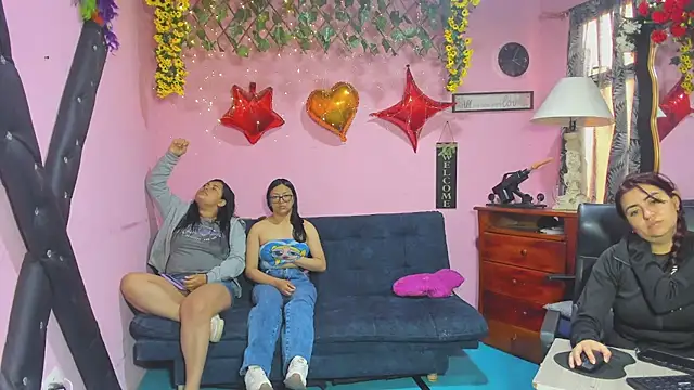 lesbiancuple online show from March 13, 2026, 11:59 am