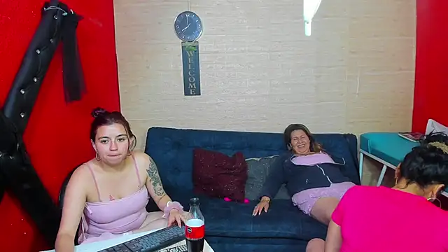 Snapshot of lesbiancuple chatting on October 2, 2025, 12:58 am lesbiancuple online show from October 2, 2025, 12:58 am