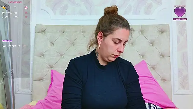 Snapshot of KarinaNoir chatting on April 15, 2026, 3:56 am KarinaNoir online show from April 15, 2026, 3:56 am