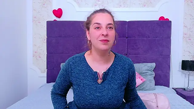 KarinaNoir online show from May 7, 2026, 4:17 am