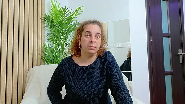 KarinaNoir online show from May 6, 2026, 3:54 am