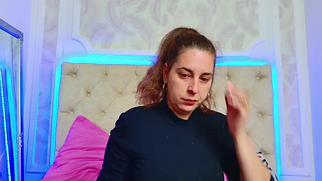 Snapshot of KarinaNoir chatting on April 6, 2026, 3:57 am KarinaNoir online show from April 6, 2026, 3:57 am