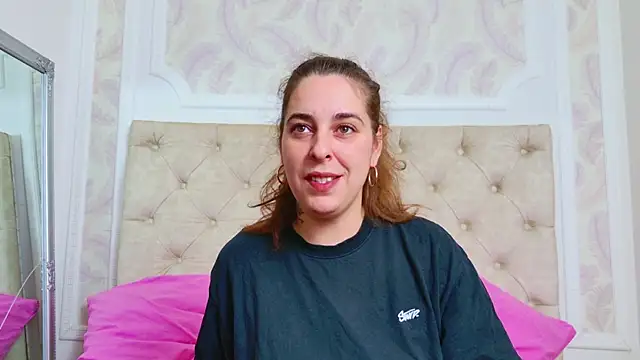 Snapshot of KarinaNoir chatting on April 3, 2026, 4:08 am KarinaNoir online show from April 3, 2026, 4:08 am