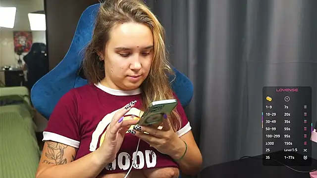 Sandra SW  online show from November 12, 2025, 6:50 am