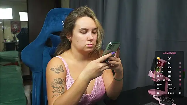 Sandra SW  online show from November 27, 2025, 3:56 pm