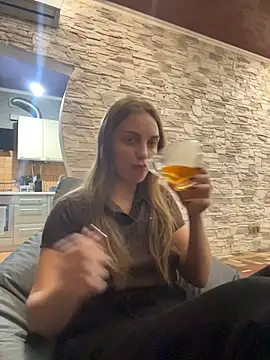 Snapshot of _Mrs_TBear_ chatting on January 6, 2026, 4:33 pm Mrs TBear online show from January 6, 2026, 4:33 pm