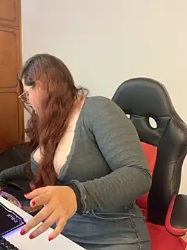 kayortiiz online show from September 22, 2025, 2:06 am