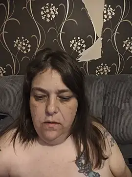 HouseWifeWhore Milf online show from June 4, 2026, 1:10 am