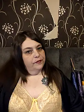 HouseWifeWhore Milf online show from May 12, 2026, 9:32 pm