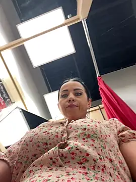 CrazzyChicks online show from June 25, 2026, 6:29 am