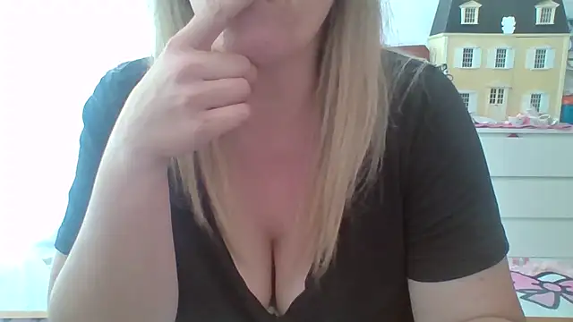 Snapshot of BondageGirl35 chatting on June 2, 2026, 12:27 pm BondageGirl35 online show from June 2, 2026, 12:27 pm