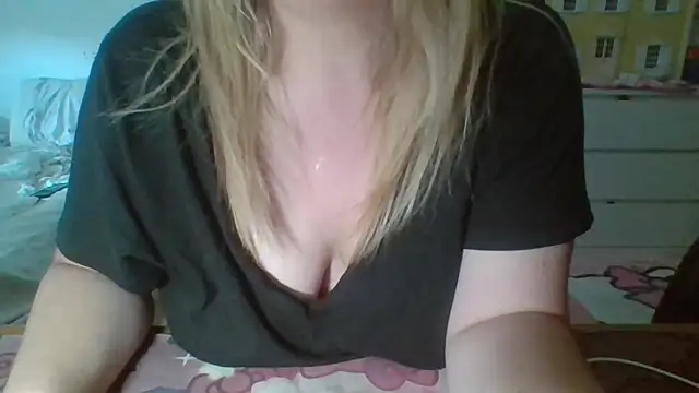 Snapshot of BondageGirl35 chatting on June 3, 2026, 6:12 pm BondageGirl35 online show from June 3, 2026, 6:12 pm