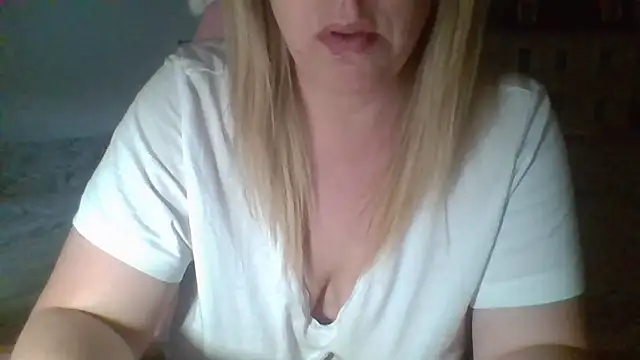 Snapshot of BondageGirl35 chatting on June 12, 2026, 8:06 pm BondageGirl35 online show from June 12, 2026, 8:06 pm