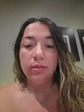 Snapshot of isabella_rossse chatting on April 5, 2026, 7:48 am isabella rossse online show from April 5, 2026, 7:48 am