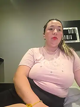 Snapshot of isabella_rossse chatting on March 3, 2026, 8:27 pm isabella rossse online show from March 3, 2026, 8:27 pm