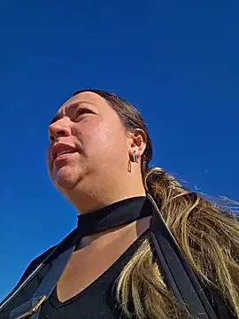 Snapshot of isabella_rossse chatting on April 6, 2026, 3:02 pm isabella rossse online show from April 6, 2026, 3:02 pm