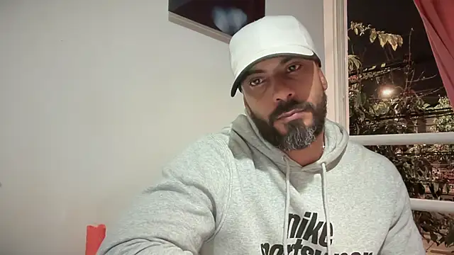 romeolovedark online show from November 21, 2025, 8:35 am