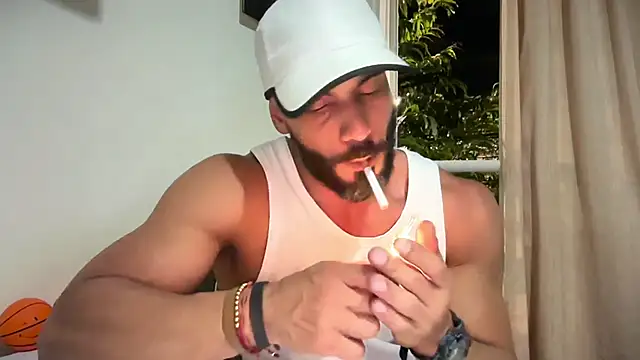 romeolovedark online show from May 19, 2026, 1:56 am