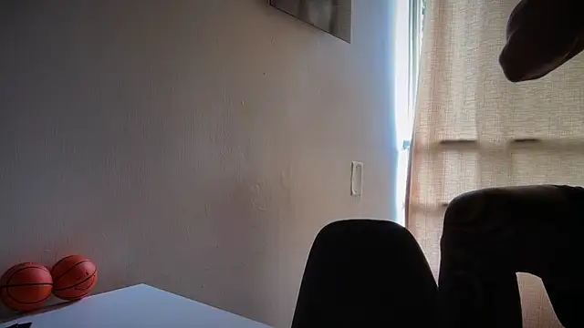 romeolovedark online show from May 19, 2026, 2:02 pm