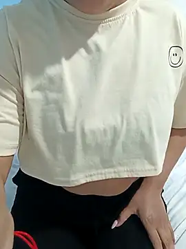 Snapshot of laura_dirtyhot chatting on March 2, 2026, 8:32 am laura dirtyhot online show from March 2, 2026, 8:32 am