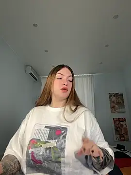 Snapshot of IvyHoney chatting on October 5, 2025, 7:43 am IvyHoney online show from October 5, 2025, 7:43 am