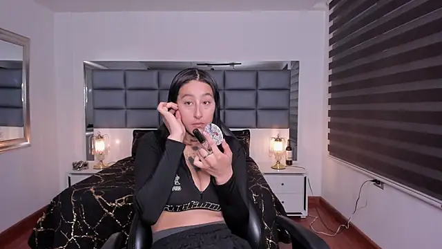 Snapshot of Mariana_Joness chatting on November 10, 2025, 2:16 am Mariana Joness online show from November 10, 2025, 2:16 am