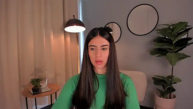 LiaPearce online show from February 3, 2025, 1:51 pm