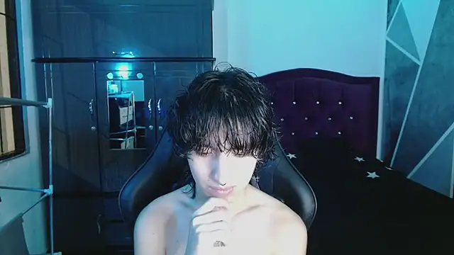 littlextreme online show from April 13, 2026, 4:27 am