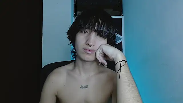 Snapshot of littlextreme chatting on May 5, 2026, 4:15 am littlextreme online show from May 5, 2026, 4:15 am