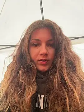 DaisyVibesss online show from April 12, 2026, 9:01 am