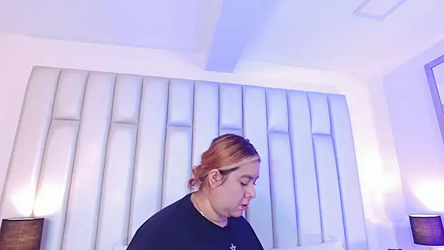 aandreaperez online show from February 4, 2026, 1:06 pm